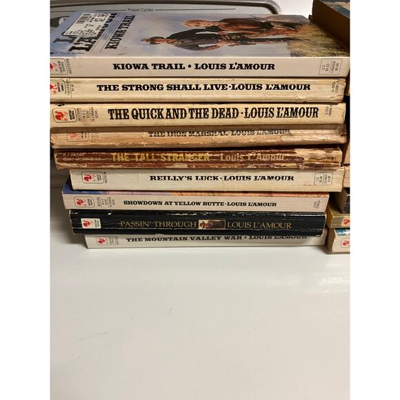 LOUIS L’AMOUR Lot of 18 Western Paperback Books, Vintage, Cowboy Novels - Picture 4 of 6
